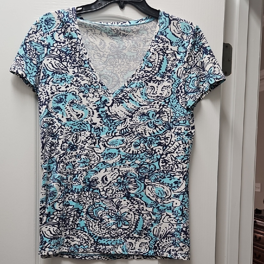 Lilly Pulitzer Blue and White Patterned V-Neck Top